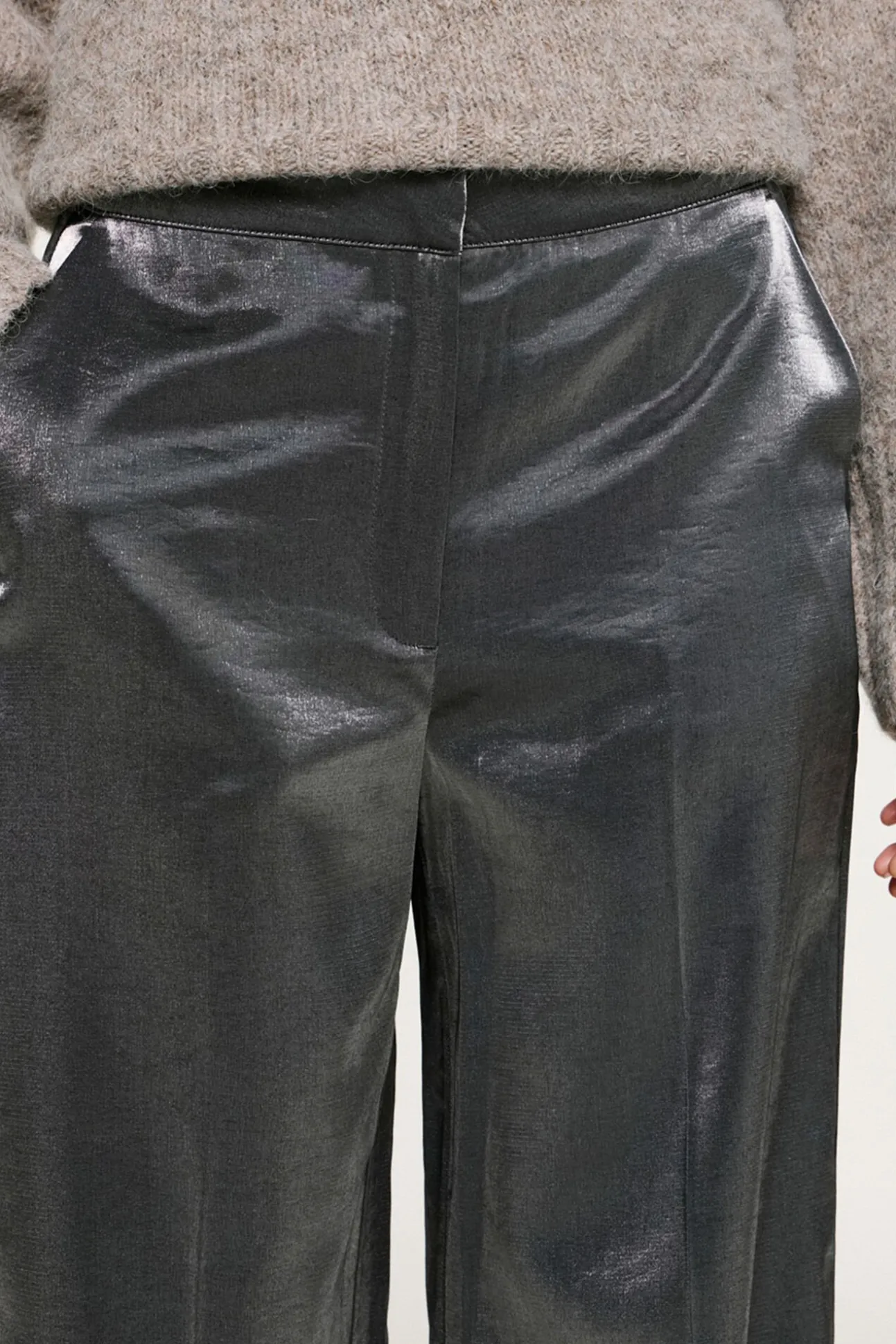 Pantalón efecto metalizado