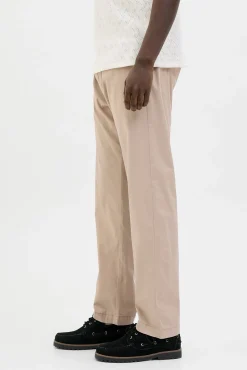 Pantalón estilo chino