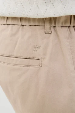 Pantalón estilo chino