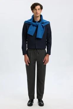 Pantalón informal con pinza