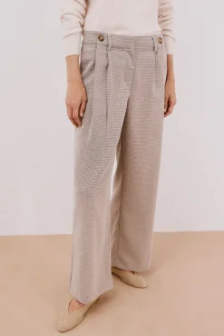 Pantalón largo ancho con pinzas