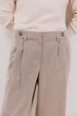 Pantalón largo ancho con pinzas