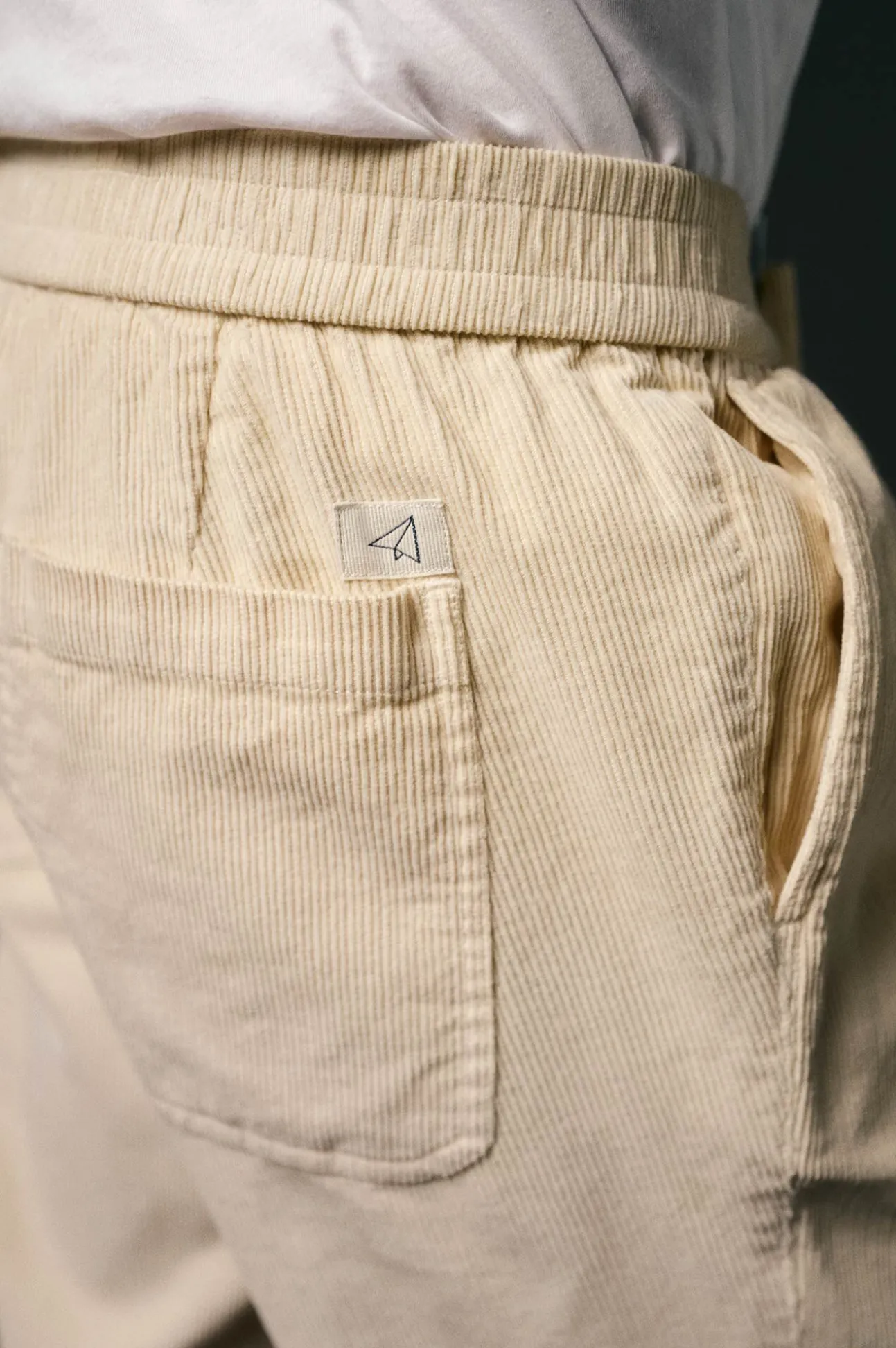 Pantalón pana con gomas