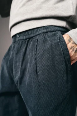 Pantalón pana con gomas