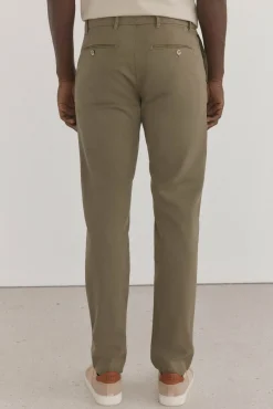 Pantalón premium chino ligero slim fit
