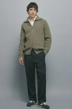 Pantalón rayas straight fit