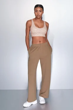 Pantalón recto ancho canalé marrón