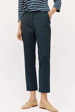 Pantalón recto con goma en la espalda