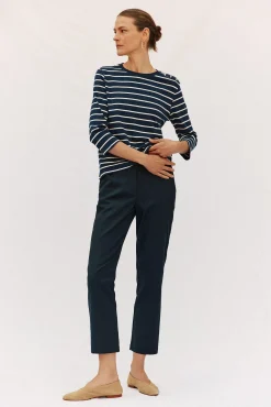 Pantalón recto con goma en la espalda