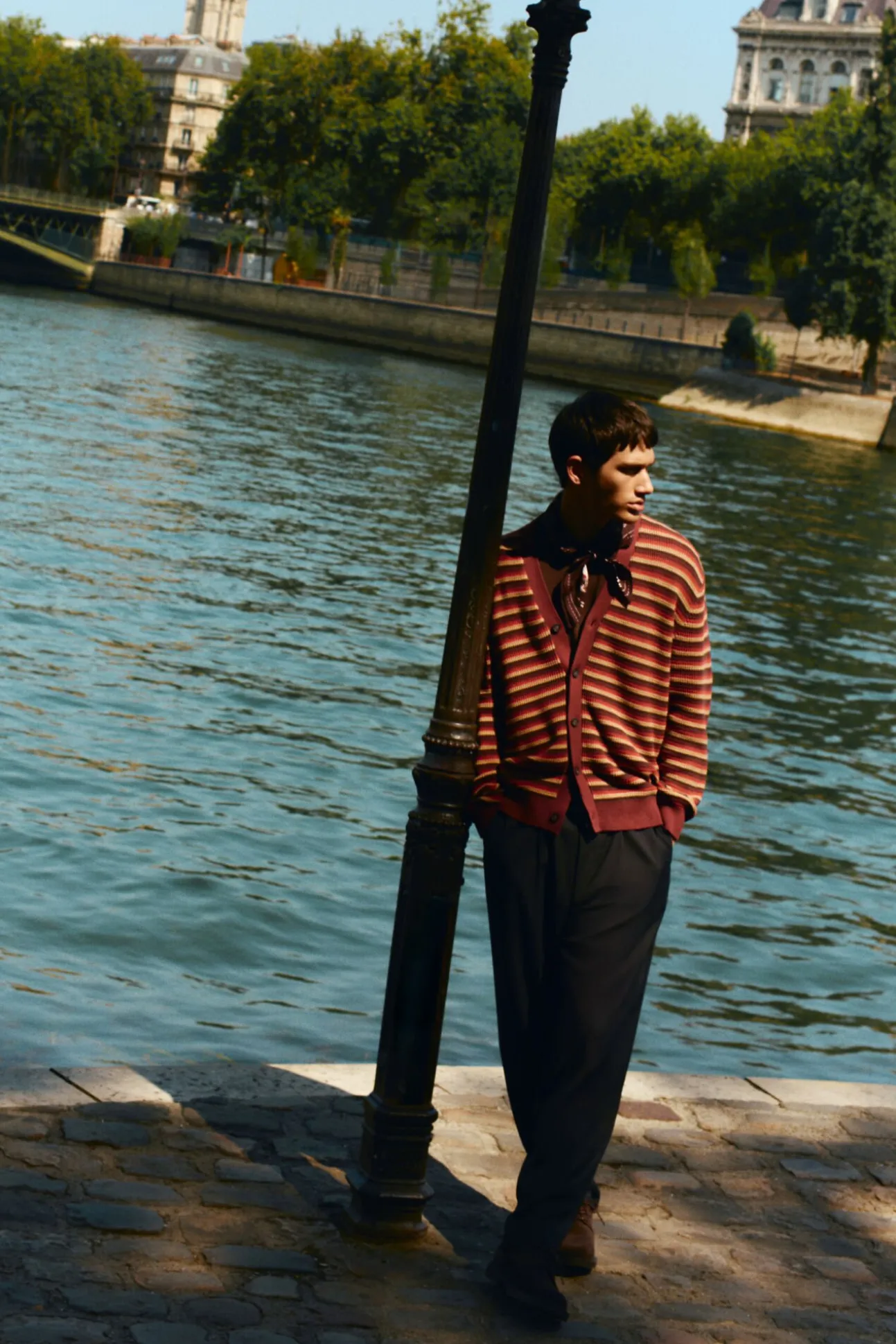 Pantalón recto pliegues wide straight fit