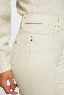 Pantalón slim talle estándar