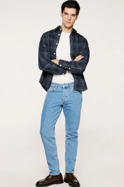 Pantalón vaquero Slim Fit.