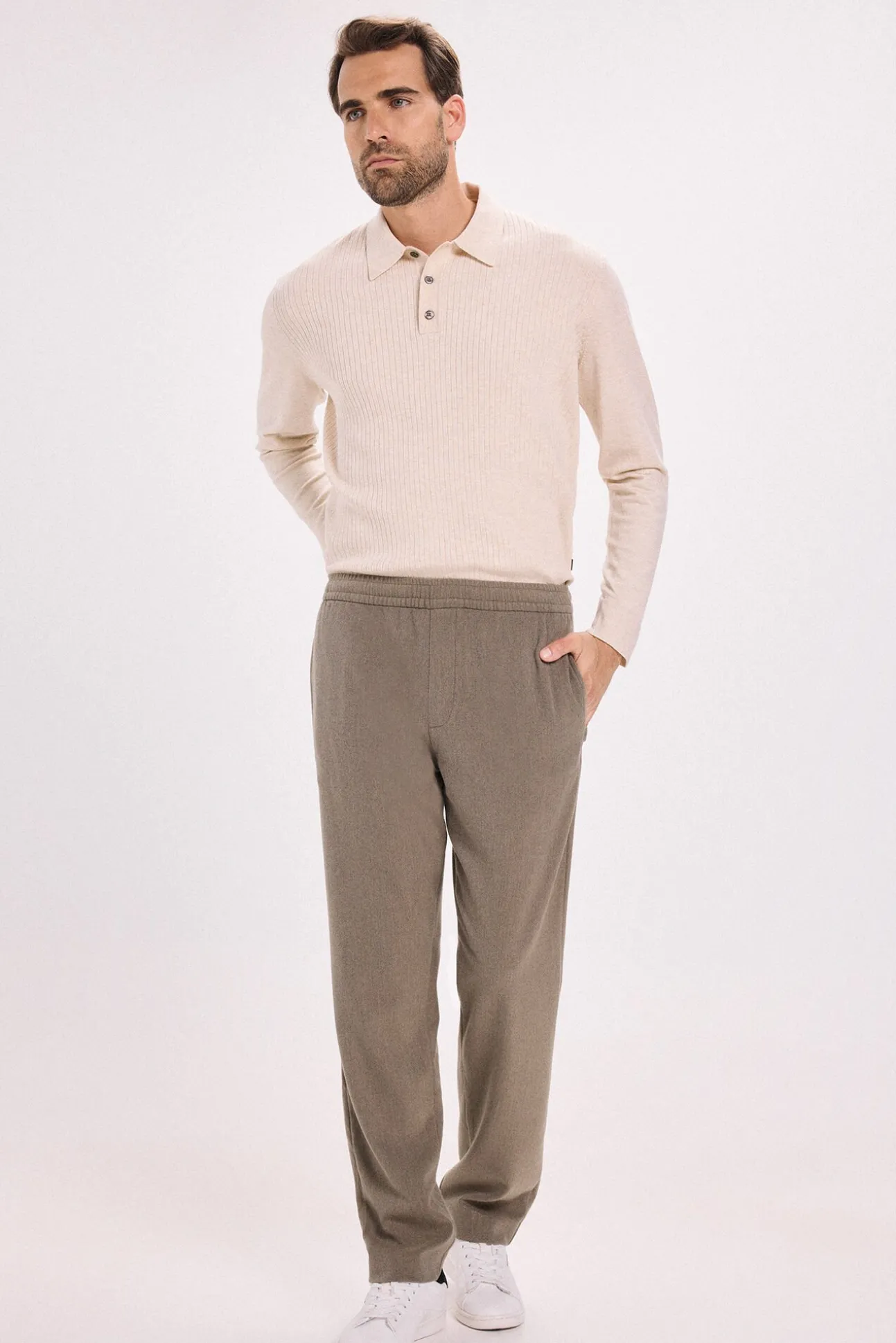 Pantalones clásicos con cintura elástica