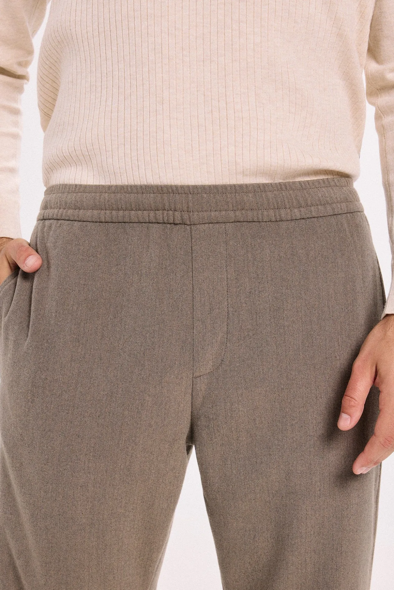 Pantalones clásicos con cintura elástica