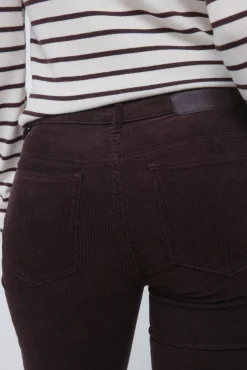 Pantalones pana low flare