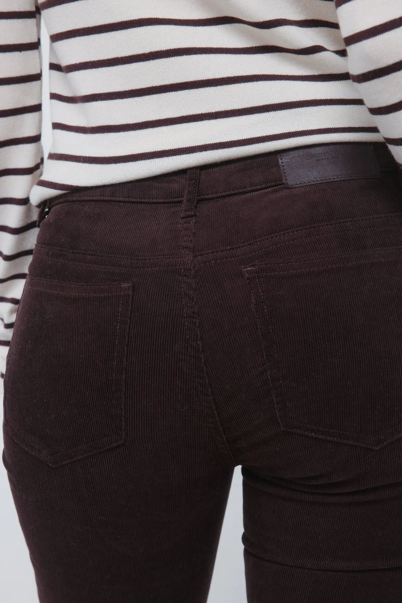 Pantalones pana low flare