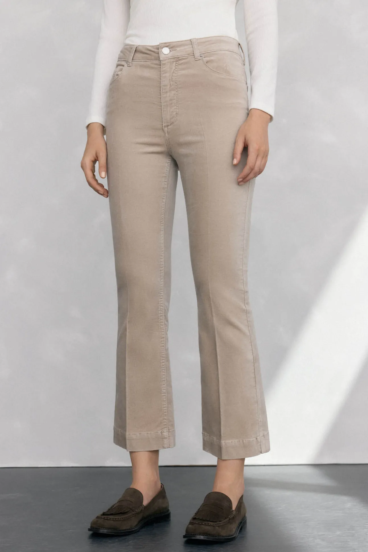 Pantalones terciopelo flare cropped
