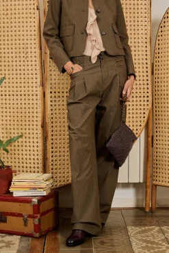 Paola. Pantalones con pliegues