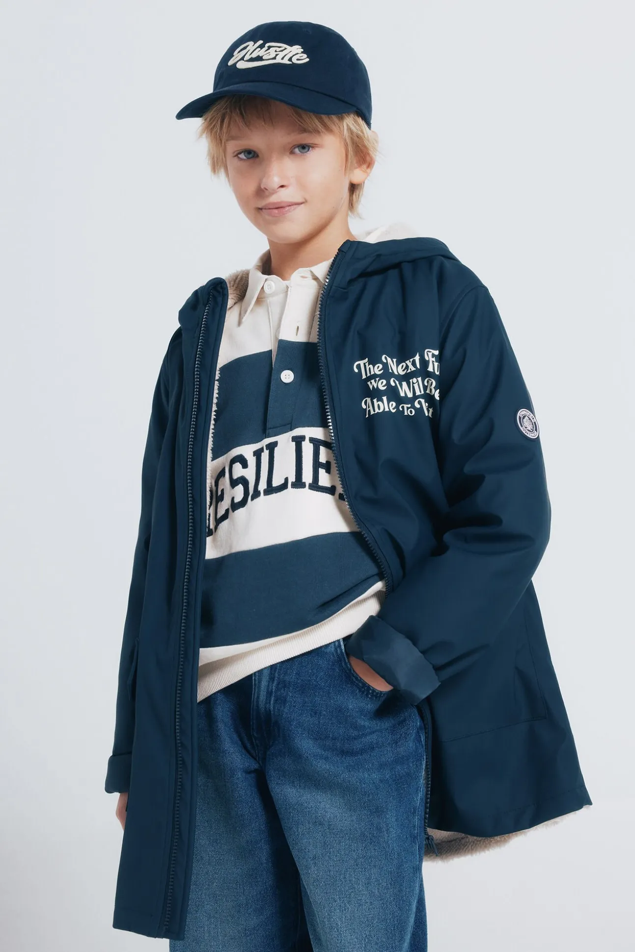 Parka azul marino frase niño