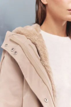 Parka capucha 2 en 1 repelente al agua