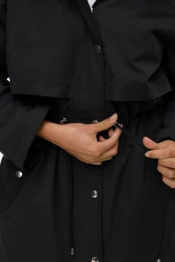 Parka con botones plateados