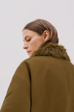 Parka con cuello efecto pelo