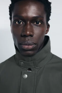 Parka corta cuello pana