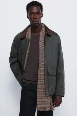 Parka corta cuello pana