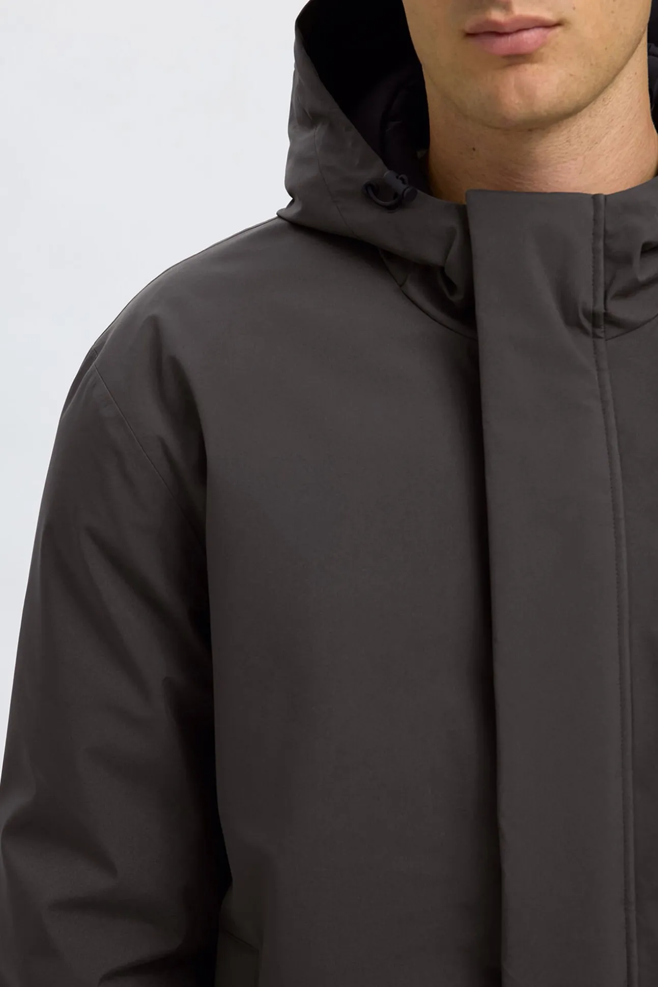 Parka impermeable con capucha