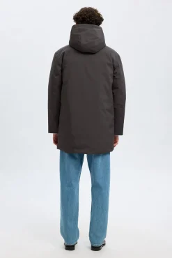 Parka impermeable con capucha