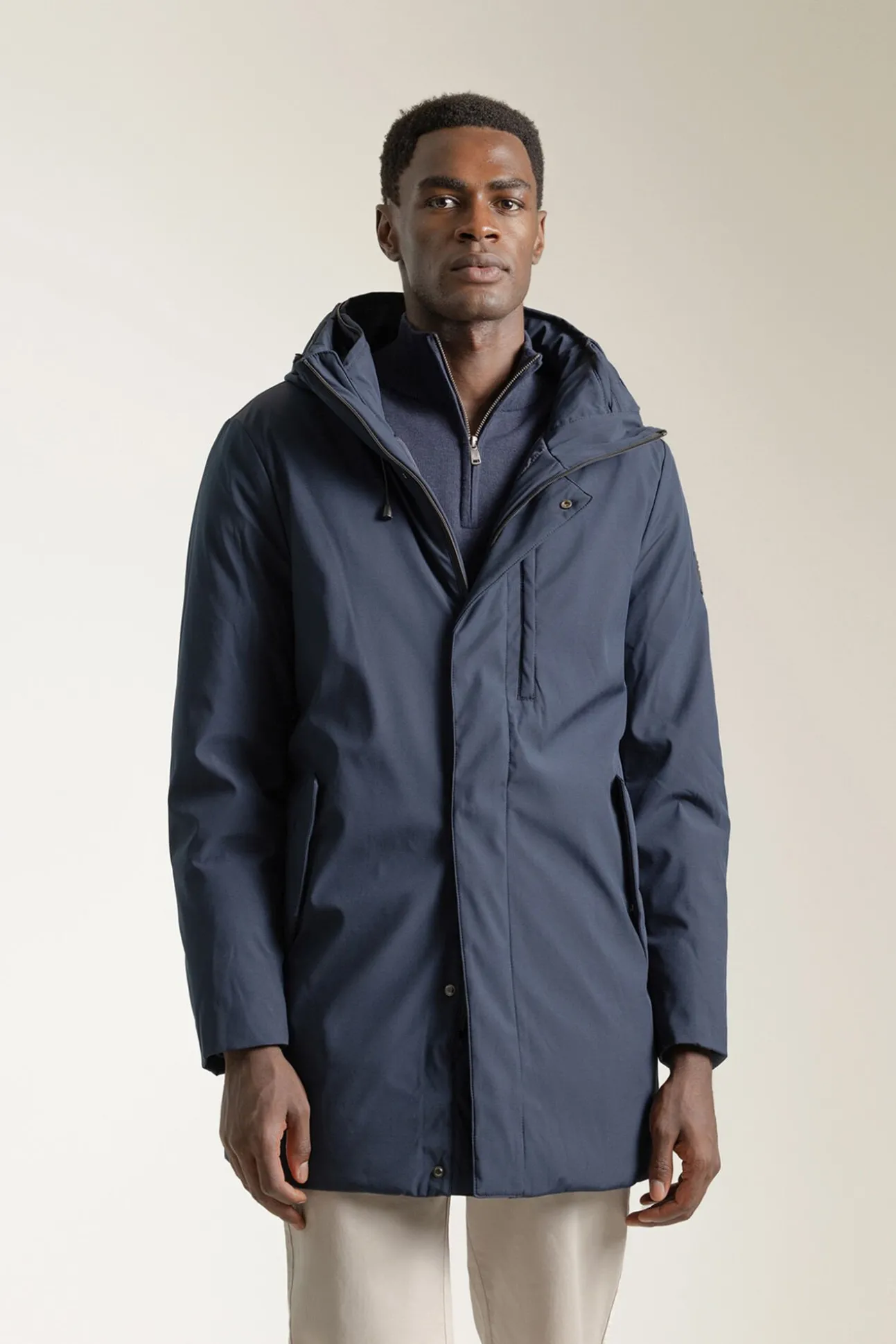 Parka técnica capucha arena