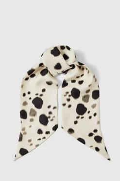 Pañuelo estampado 100% seda.