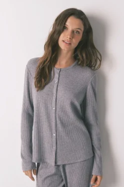 Pijama largo canalé suave gris brillo