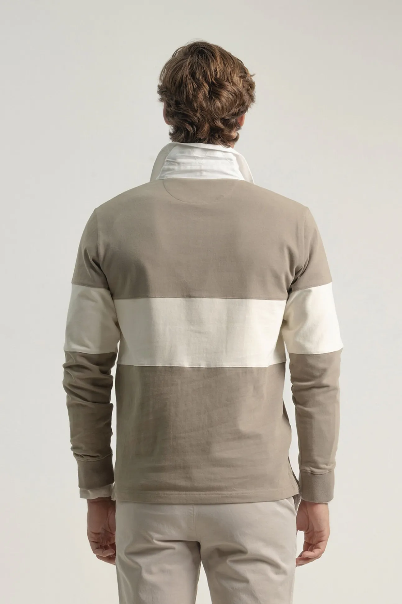 Polo franjas anchas contraste piedra