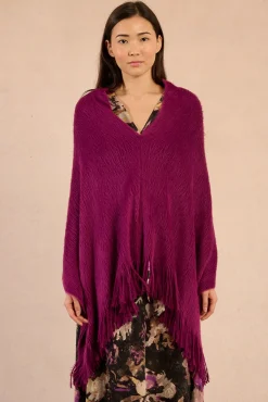 Poncho asimétrico con flecos