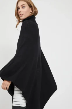Poncho de punto con cuello vuelto