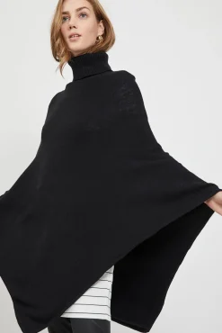 Poncho de punto con cuello vuelto