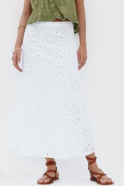 Regina. Falda perforada