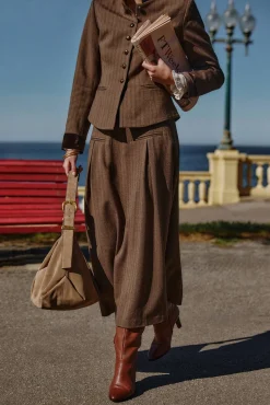 Reyes. Falda con pliegues