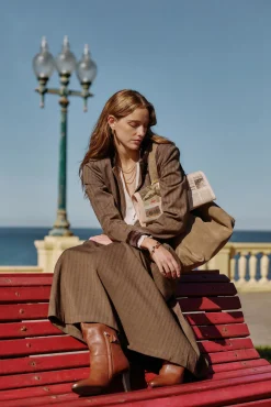 Reyes. Falda con pliegues