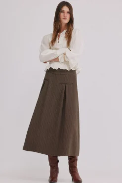 Reyes. Falda con pliegues