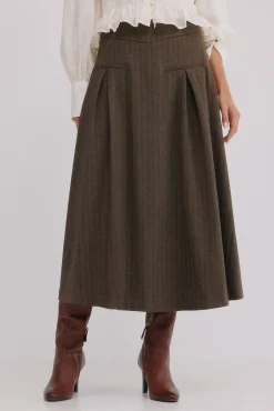 Reyes. Falda con pliegues