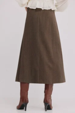 Reyes. Falda con pliegues