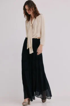 Romelia. Falda bordada