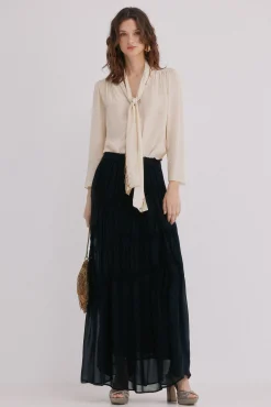 Romelia. Falda bordada