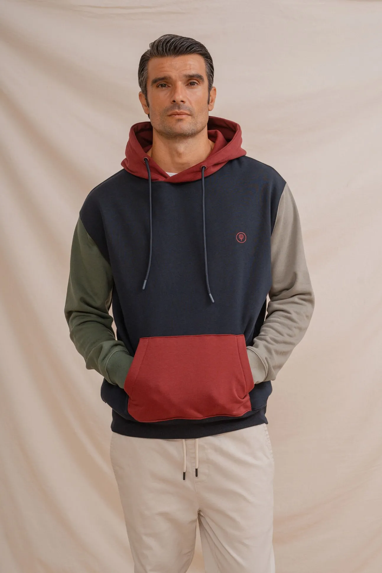 Sudadera canguro tricolor
