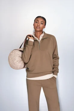 Sudadera cuello cremallera marrón