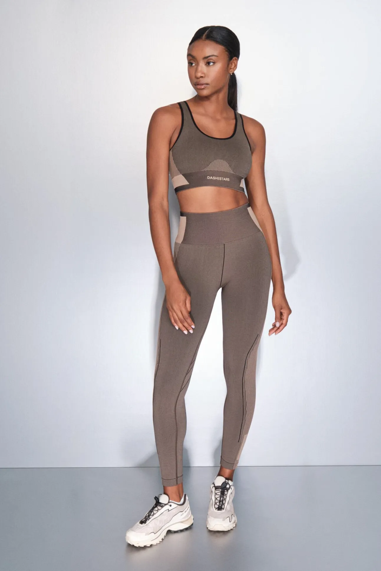 Sujetador deportivo marrón SEAMLESS FIT