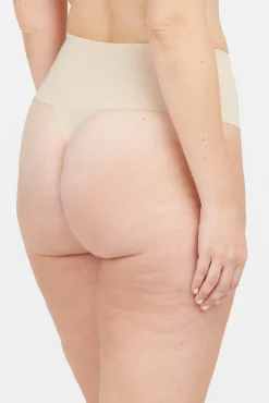 Tanga moldeador invisible nude Spanx