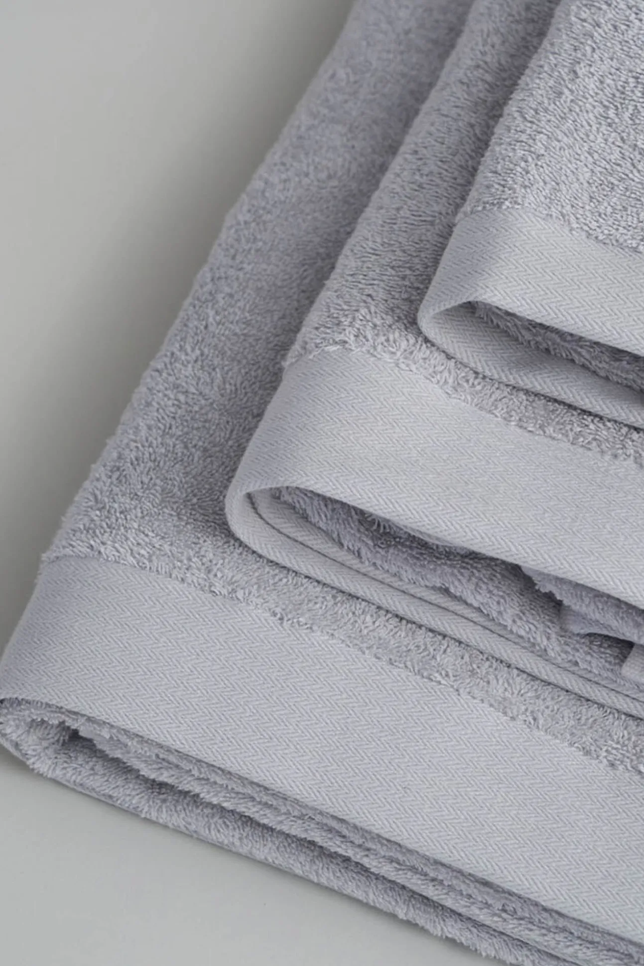 Toalla baño wonder 550g rizo americano gris 150x100